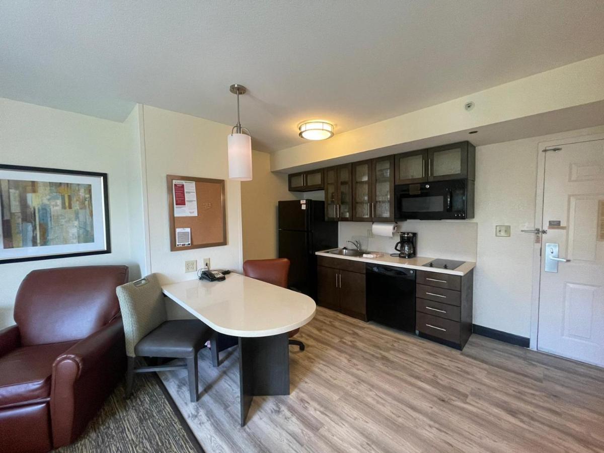 Candlewood Suites Secaucus By Ihg Exterior photo